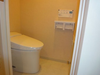 間仕切りも兼ね備えた造作収納を設置